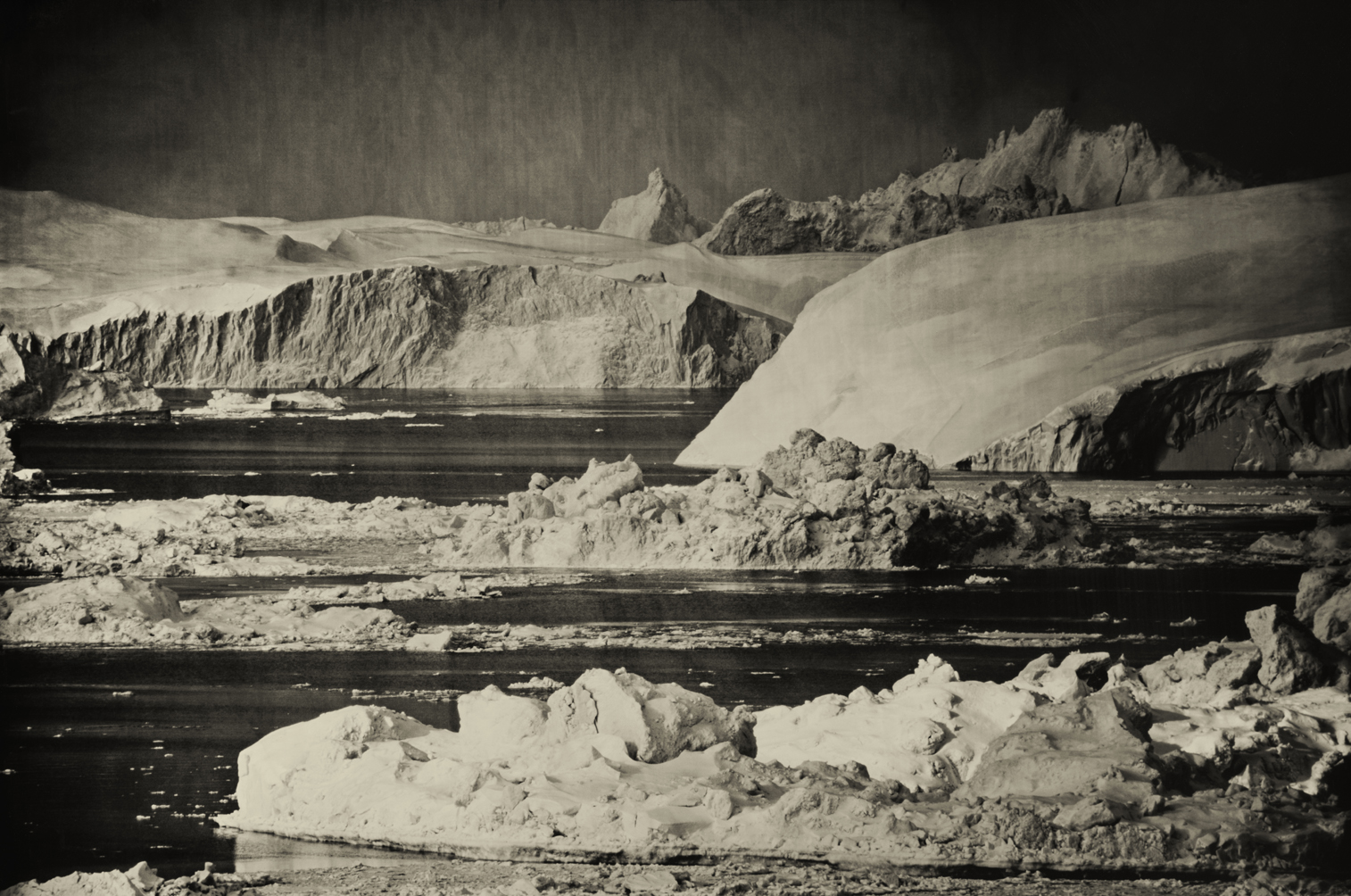 69º 7' 12" N 51º 4' 12" W